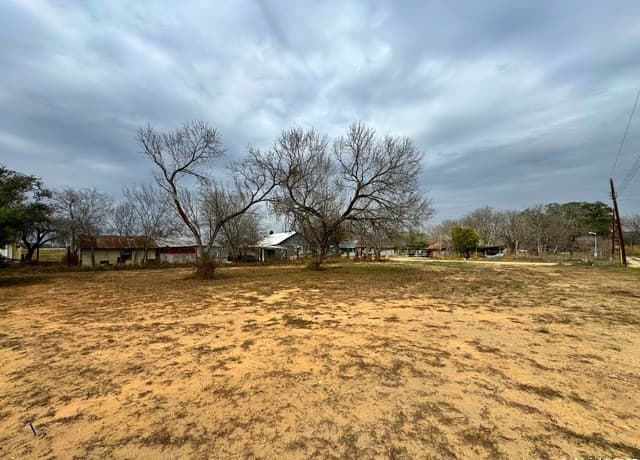 rental at TBD 5th St - Lot 10 in Moore, TX — photo 1