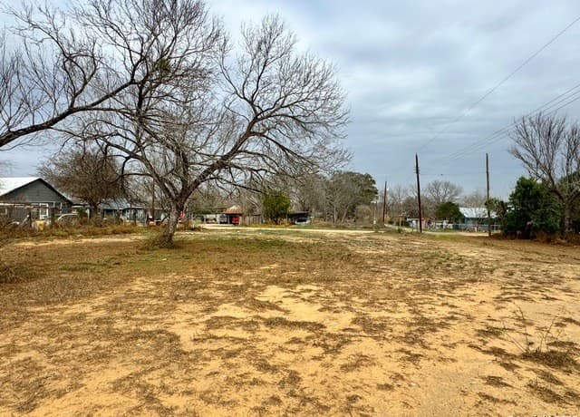 rental at TBD 5th St - Lot 10 in Moore, TX — photo 2
