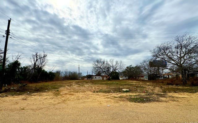 rental at TBD 5th St - Lot 10 in Moore, TX — photo 5