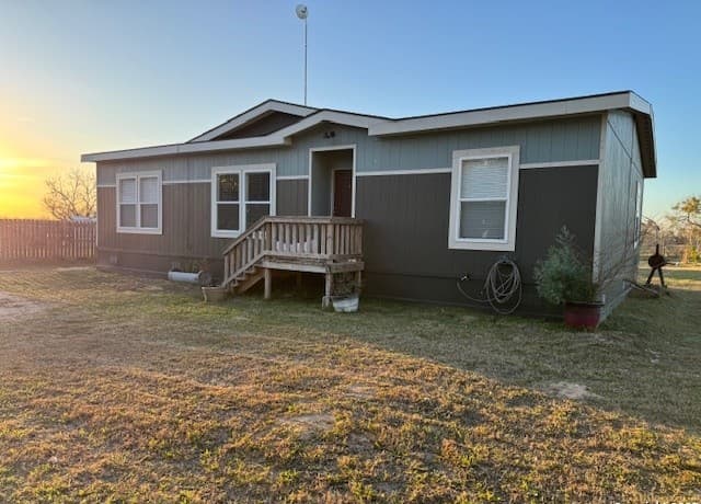 3-bedroom rental at 120 Viridian Vw in Pleasanton, TX — photo 1