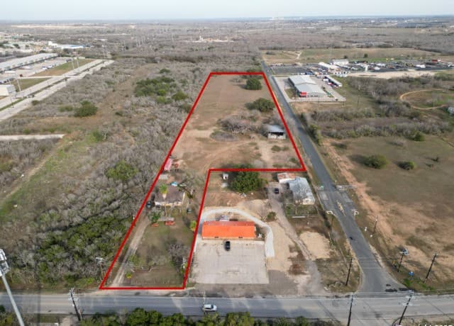 rental at 9758 Southton Rd in San Antonio, TX — photo 3