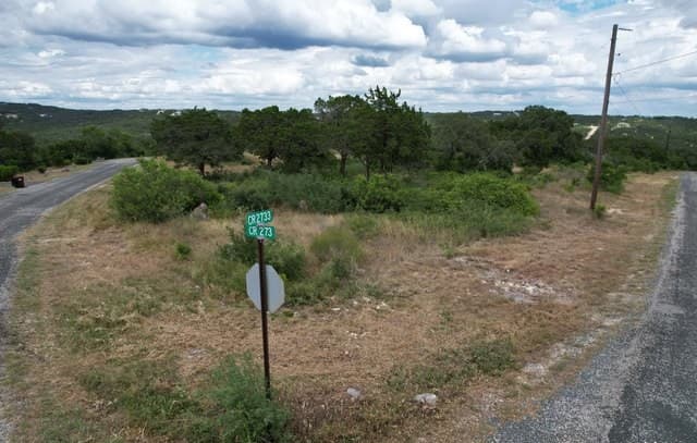 rental at 1124 County Road 273 in Mico, TX — photo 1