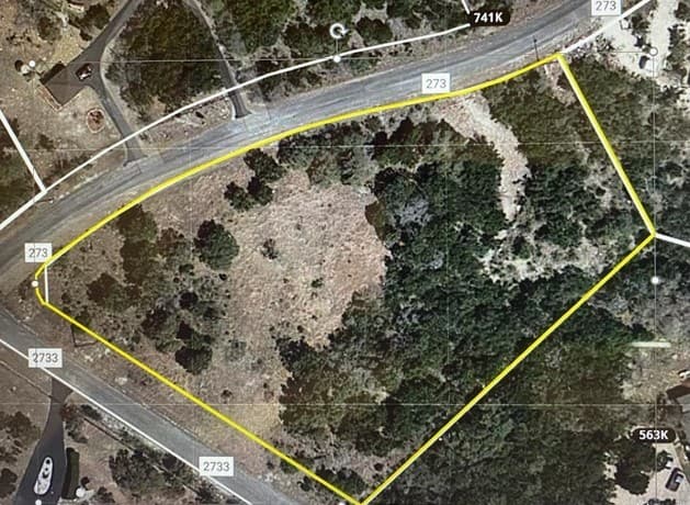 rental at 1124 County Road 273 in Mico, TX — photo 2