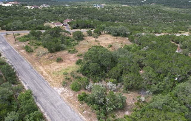 rental at 1124 County Road 273 in Mico, TX — photo 5