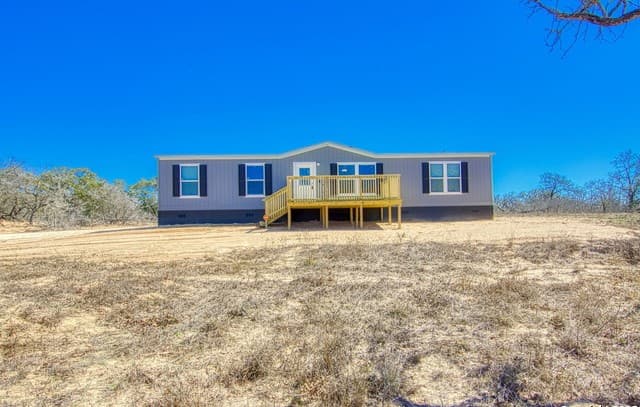 3-bedroom rental at 418 PR Sunset Vista Dr in Somerset, TX — photo 2