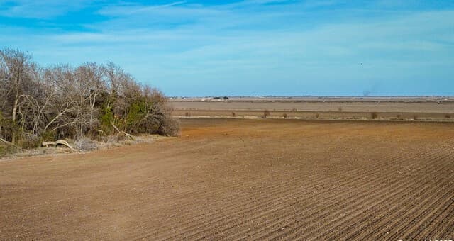 rental at TBD County Road 5702 in Natalia, TX — photo 2
