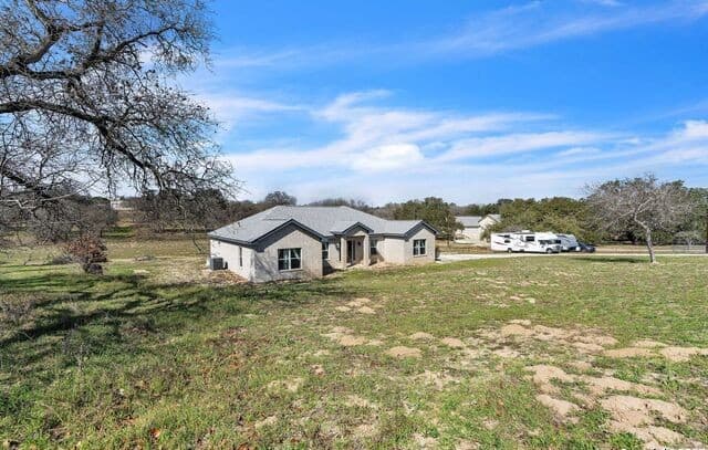 3-bedroom rental at 254 Broken Arrow in Floresville, TX — photo 1