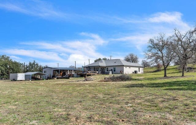 3-bedroom rental at 254 Broken Arrow in Floresville, TX — photo 3