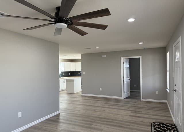 3-bedroom rental at 702 Orange in Jourdanton, TX — photo 5