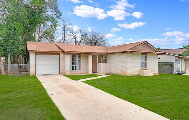 3-bedroom rental at 6706 Red Blf in San Antonio, TX — photo 3