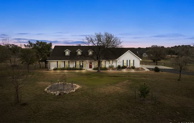 4-bedroom rental at 106 Abierto Cove Dr in Blanco, TX — photo 1