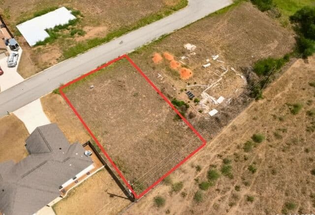 rental at 152 N 1st ST in Floresville, TX — photo 5