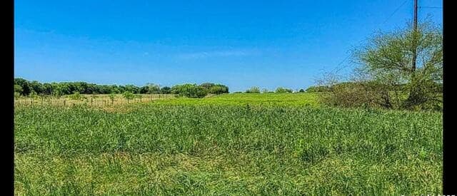 rental at 160 N 1st ST in Floresville, TX — photo 3