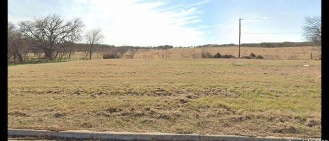 rental at 160 N 1st ST in Floresville, TX — photo 4