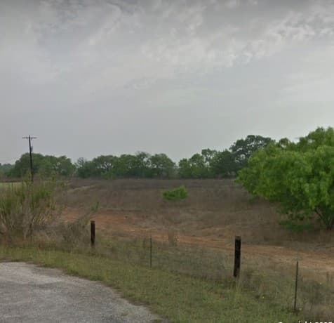 rental at 1560 South View Dr in Lytle, TX — photo 3