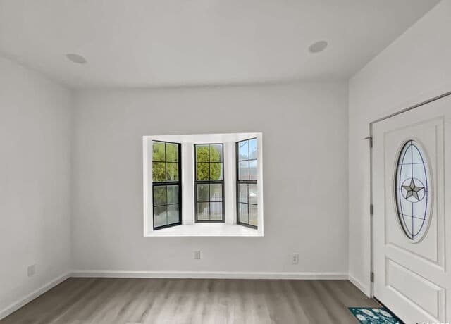 3-bedroom rental at 214 Preston Avenue in San Antonio, TX — photo 2