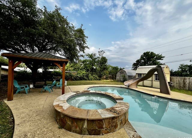 3-bedroom rental at 707 Loma Vista in Kenedy, TX — photo 2
