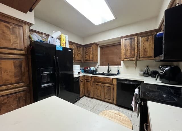 3-bedroom rental at 707 Loma Vista in Kenedy, TX — photo 4