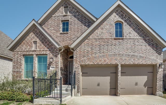 4-bedroom rental at 14147 Blind Bandit Creek in San Antonio, TX — photo 2