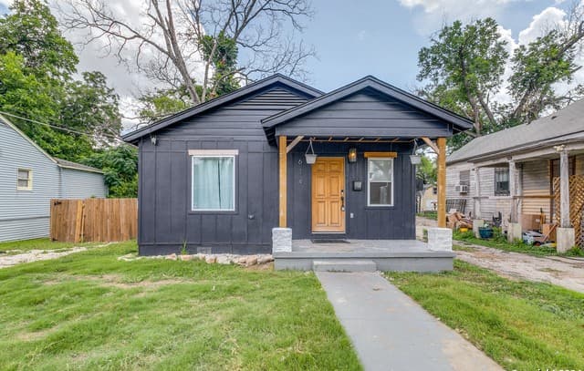 3-bedroom rental at 614 Delmar St in San Antonio, TX — photo 1