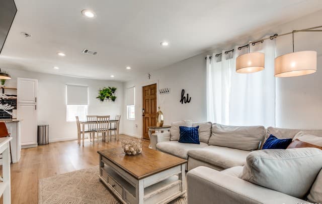 3-bedroom rental at 614 Delmar St in San Antonio, TX — photo 4