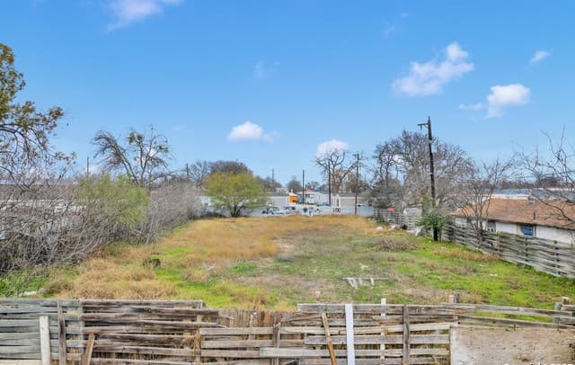 rental at 2423 W Gerald in San Antonio, TX — photo 2