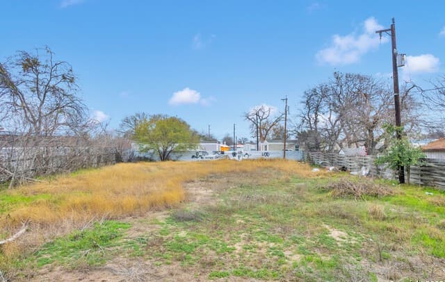rental at 2423 W Gerald in San Antonio, TX — photo 3