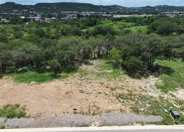rental at 24635 Cliff Line in San Antonio, TX — photo 1