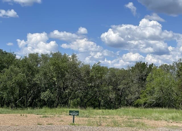 rental at 24635 Cliff Line in San Antonio, TX — photo 4