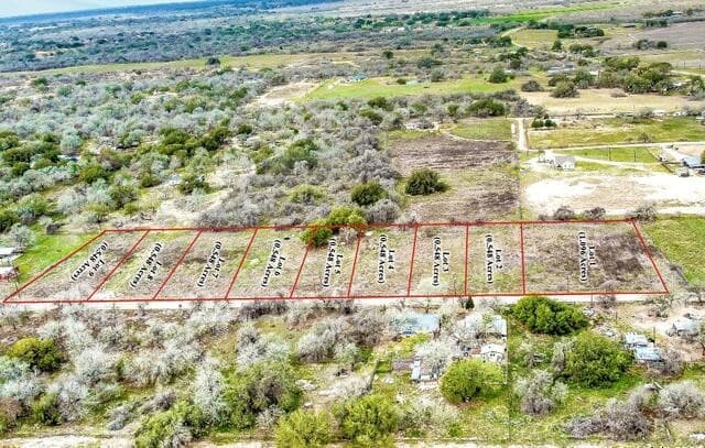 rental at 450 County Road 124 in Floresville, TX — photo 2