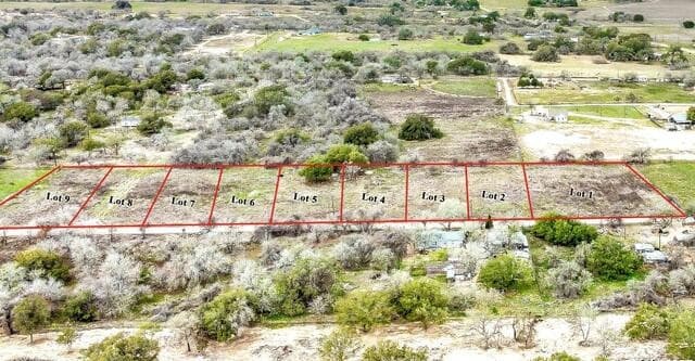 rental at 450 County Road 124 in Floresville, TX — photo 3
