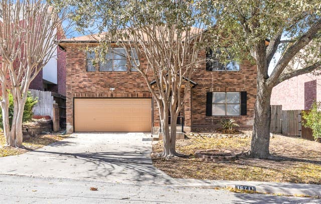 3-bedroom rental at 16711 Coral Glade in San Antonio, TX — photo 2