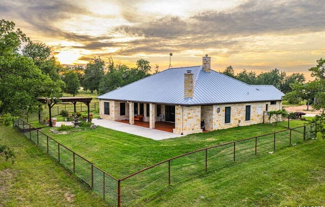 Home for sale at 1554 Vintage Oaks Dr in Fredericksburg, TX — photo 2