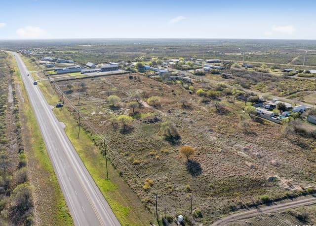 rental at 3187 Hwy 72 in Three Rivers, TX — photo 4