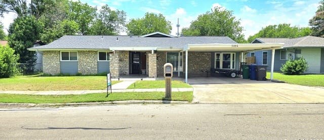 3-bedroom rental at 5894 Castle Run in San Antonio, TX — photo 1