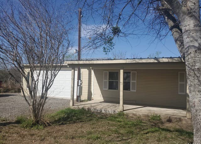 3-bedroom rental at 3135 E Fm 476 in Poteet, TX — photo 2
