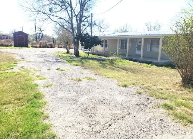 3-bedroom rental at 3135 E Fm 476 in Poteet, TX — photo 3