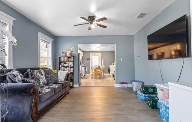 3-bedroom rental at 421 E Rio Grande in Pearsall, TX — photo 5