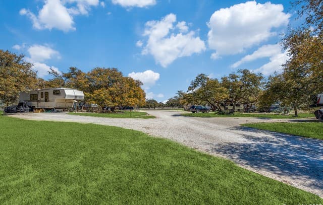 1-bedroom rental at 2682 Us-281 in Blanco, TX — photo 5