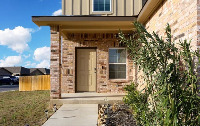 4-bedroom rental at 132 Bunkers Hill in Floresville, TX — photo 3