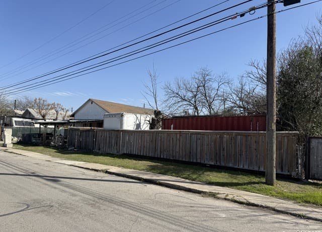 rental at 1322 Sherman in San Antonio, TX — photo 3