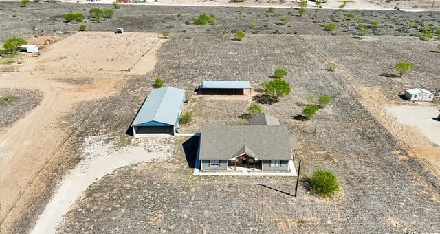 Home for sale at 1783 County Road 7711 in Devine, TX — photo 2