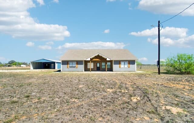 Home for sale at 1783 County Road 7711 in Devine, TX — photo 3
