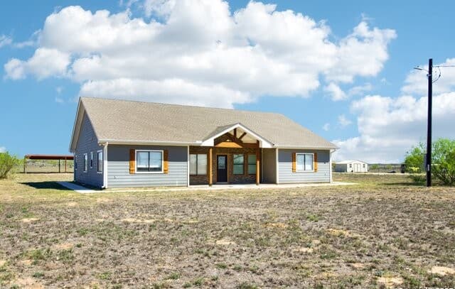 Home for sale at 1783 County Road 7711 in Devine, TX — photo 5