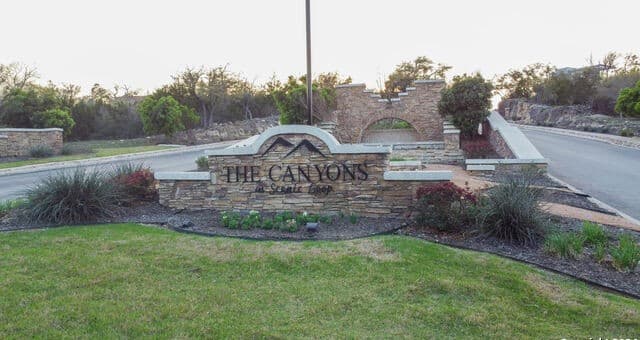 rental at 23707 High Garden in San Antonio, TX — photo 1