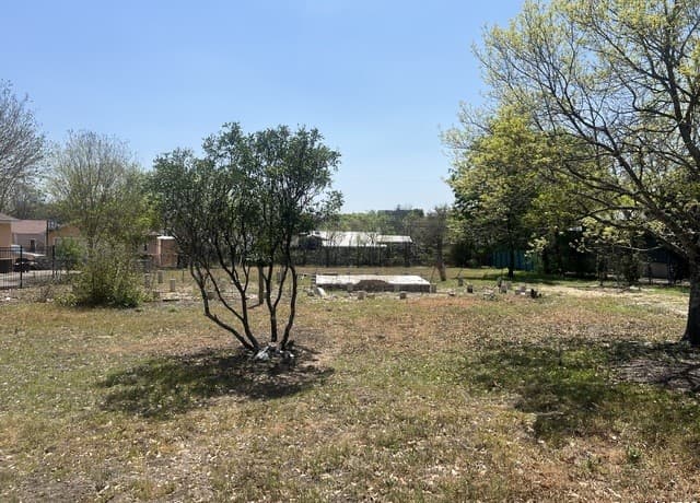 rental at 1134 Garraty in Terrell Hills, TX — photo 3
