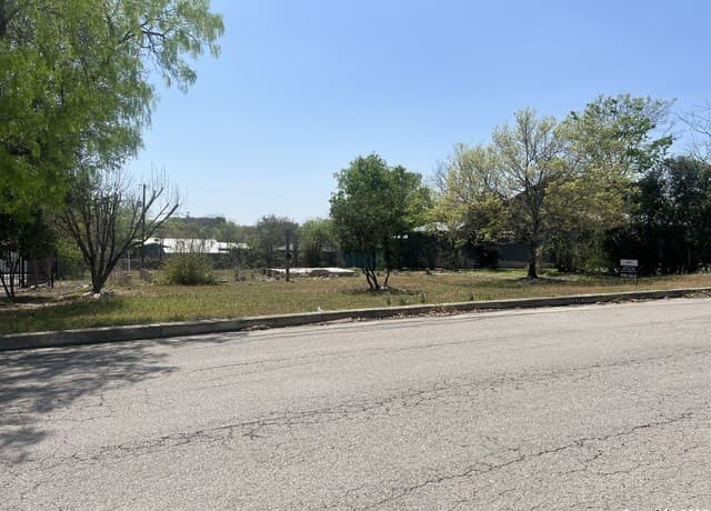 rental at 1134 Garraty in Terrell Hills, TX — photo 4