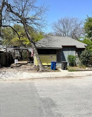 1-bedroom rental at 511 Dowdy in San Antonio, TX — photo 1