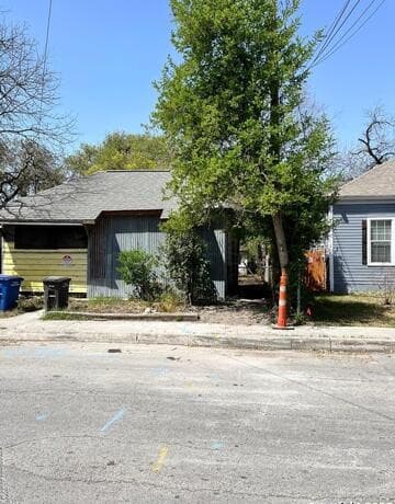 1-bedroom rental at 511 Dowdy in San Antonio, TX — photo 2