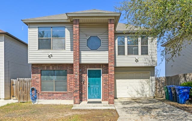 3-bedroom rental at 12 Weathering Crk in Leon Valley, TX — photo 2